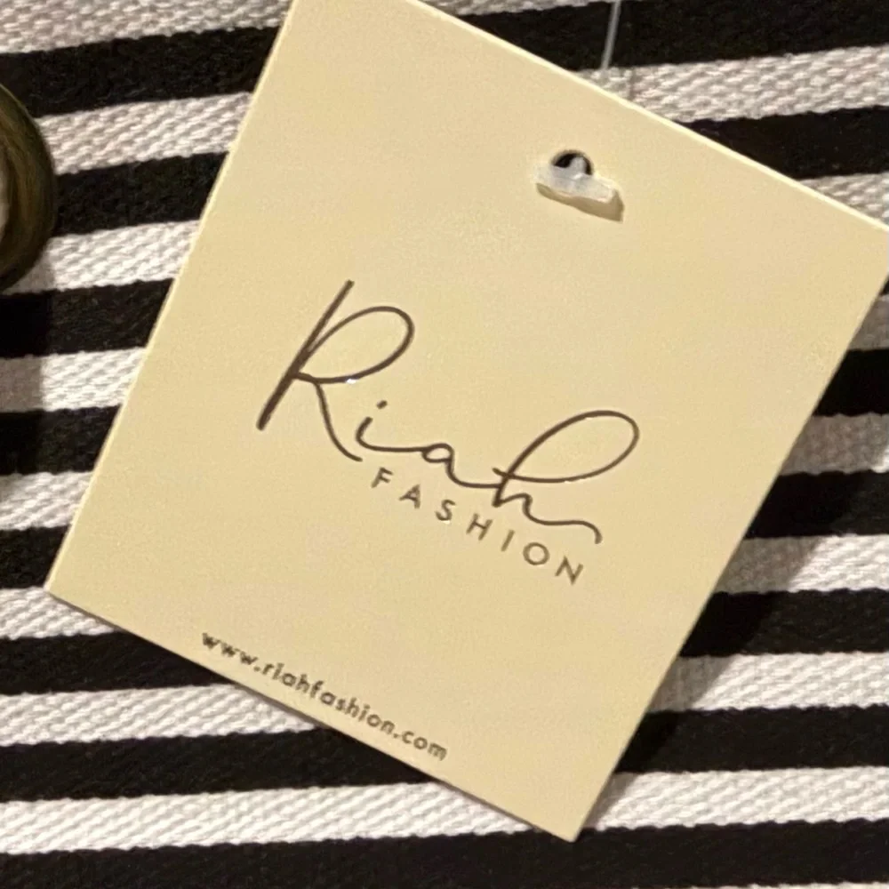 Chic Black and Tan Striped Tote Bag - Picture 4 of 4